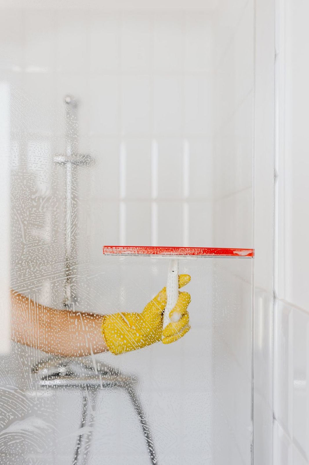 Shower glass, streak-free: deep cleaning in the Myrtle Beach area